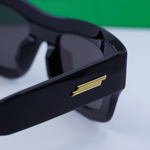 Bottega Veneta BV1357S 001 Square Sunglasses - Black/Grey - Picture 5 of 7